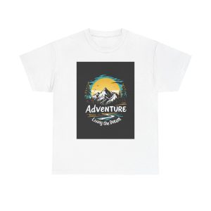 Adventure Awaits - Tshirt