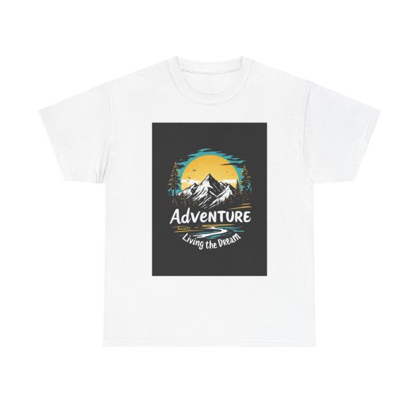 Adventure Awaits - Tshirt